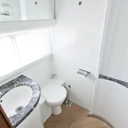 Diamond ספינת מלון פיומיצ'ינו